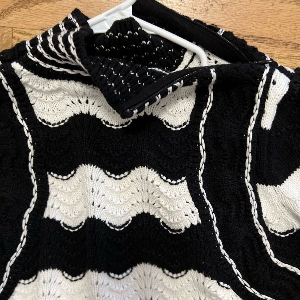 WRONG SIZE OF RIGHT SWEATER SIZE 1 - Picture 6 of 7